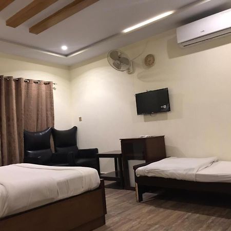 Hotel S.R. Lounge Multan Ngoại thất bức ảnh