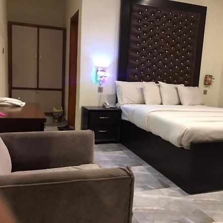 Hotel S.R. Lounge Multan Ngoại thất bức ảnh