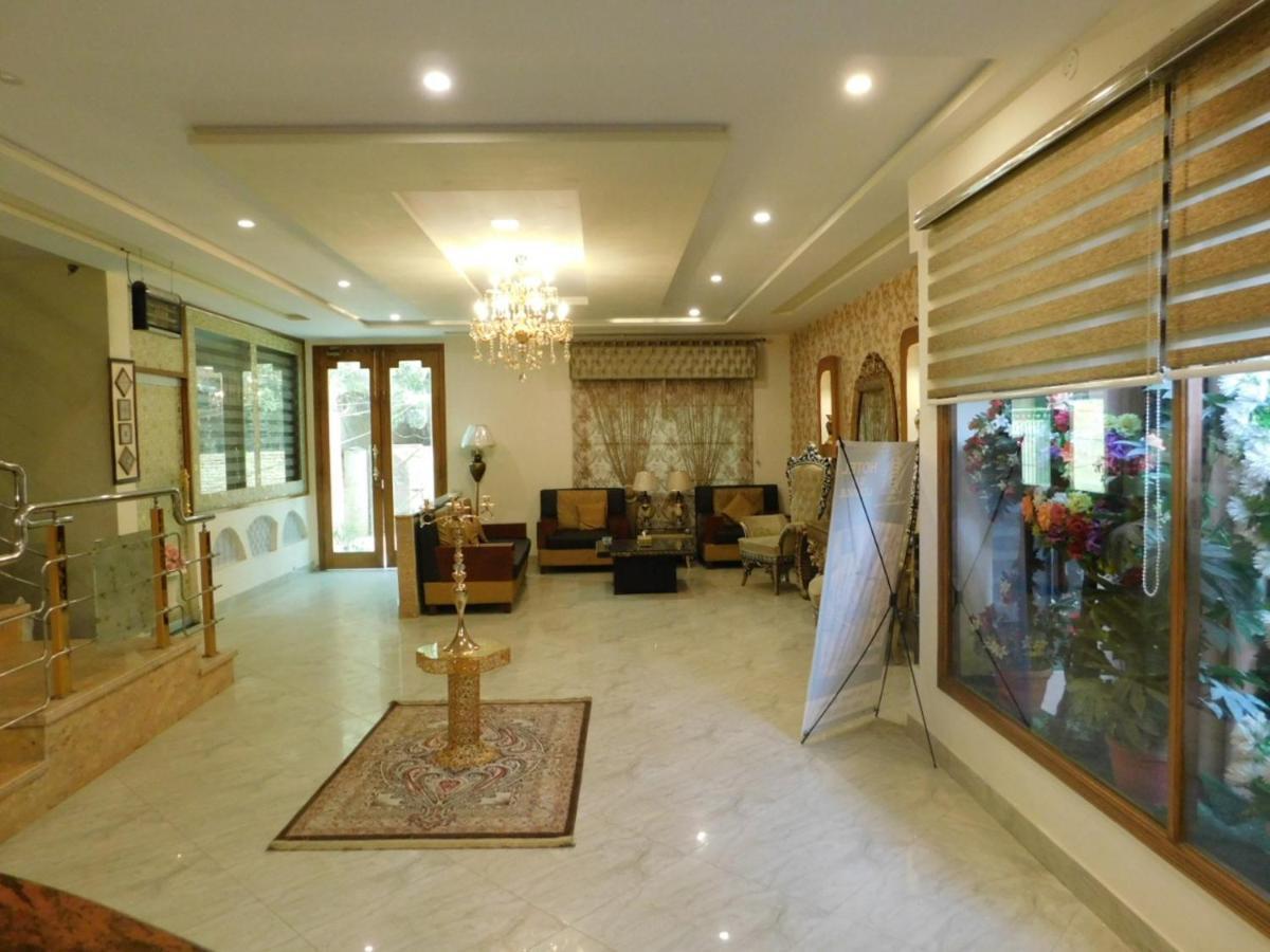 Hotel S.R. Lounge Multan Ngoại thất bức ảnh
