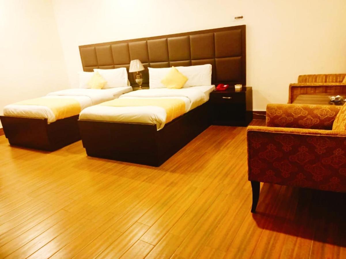 Hotel S.R. Lounge Multan Ngoại thất bức ảnh
