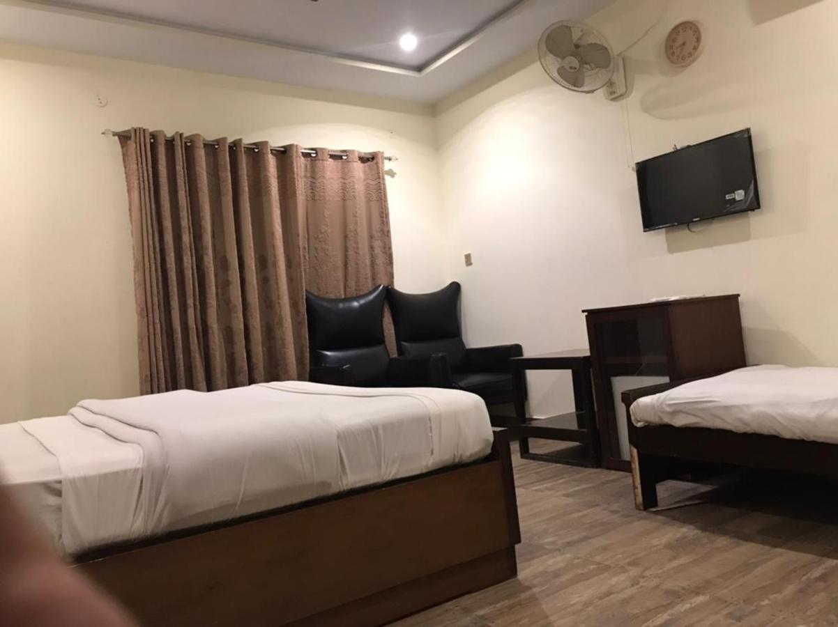 Hotel S.R. Lounge Multan Ngoại thất bức ảnh