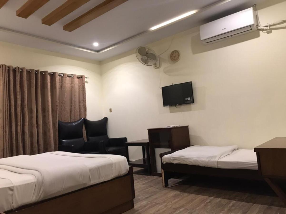 Hotel S.R. Lounge Multan Ngoại thất bức ảnh