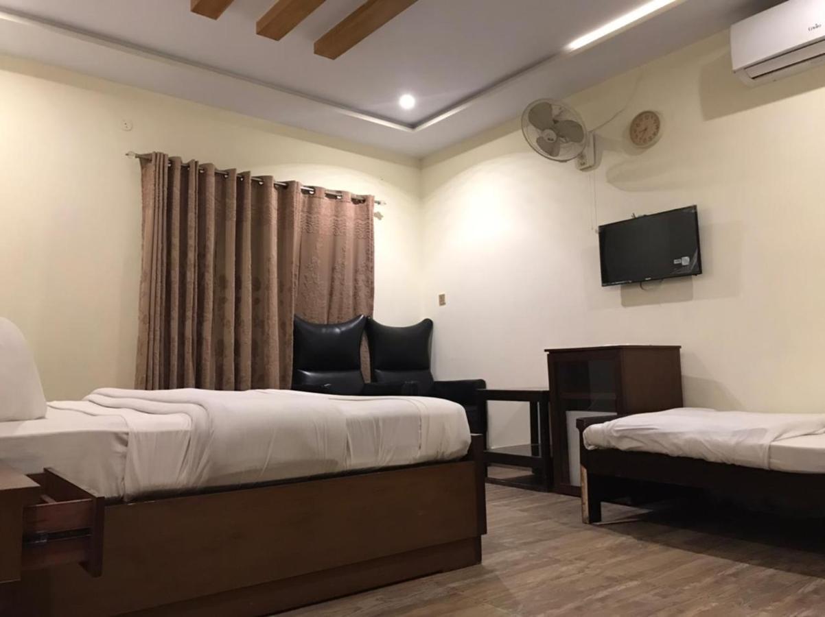 Hotel S.R. Lounge Multan Ngoại thất bức ảnh