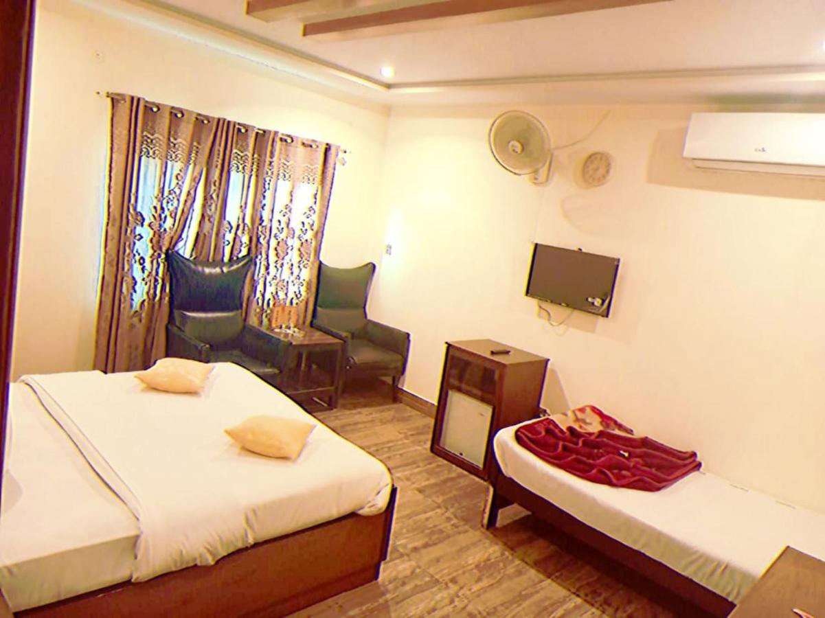 Hotel S.R. Lounge Multan Ngoại thất bức ảnh