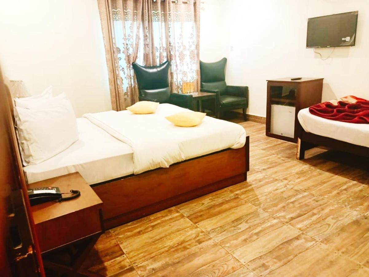 Hotel S.R. Lounge Multan Ngoại thất bức ảnh