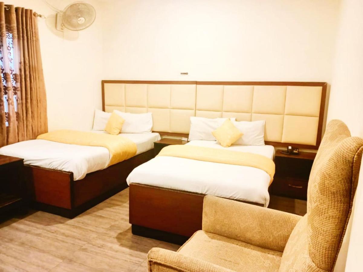 Hotel S.R. Lounge Multan Ngoại thất bức ảnh