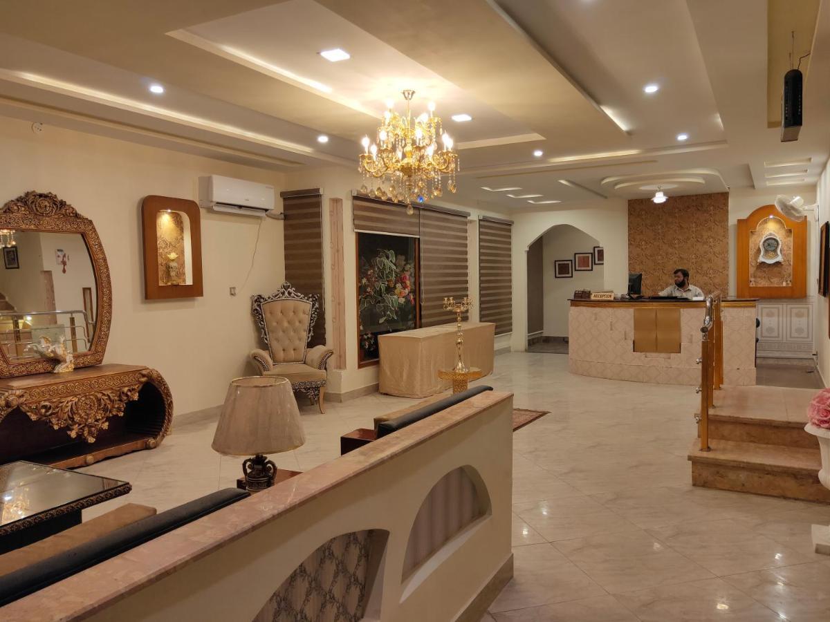 Hotel S.R. Lounge Multan Ngoại thất bức ảnh