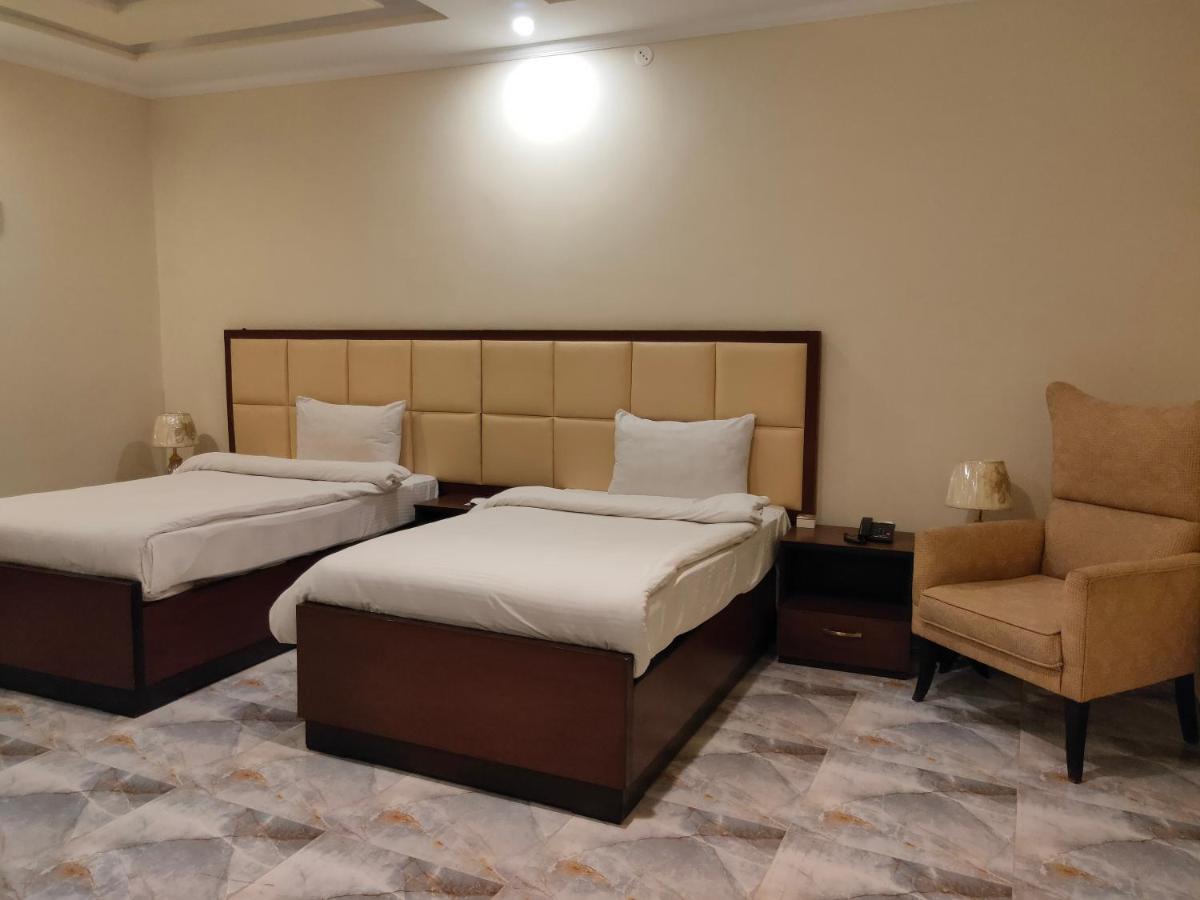 Hotel S.R. Lounge Multan Ngoại thất bức ảnh