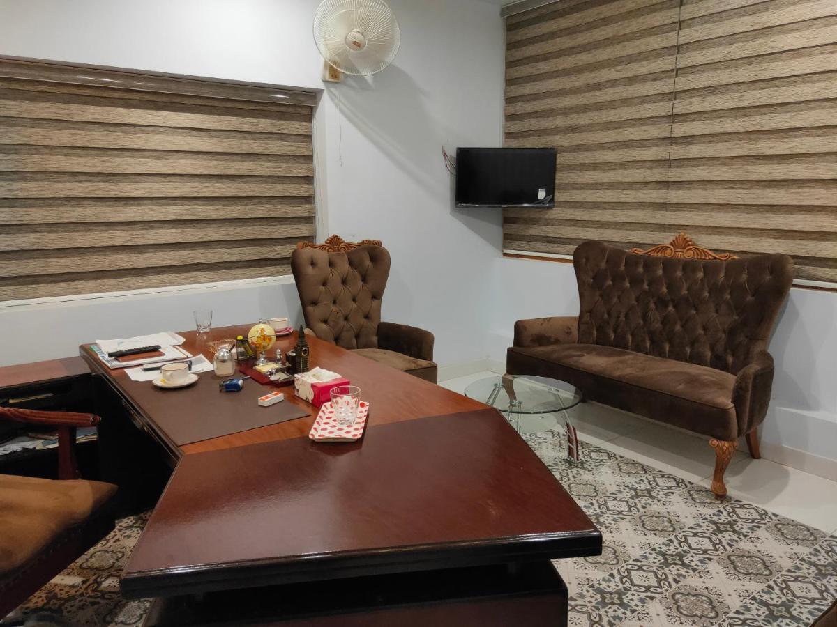 Hotel S.R. Lounge Multan Ngoại thất bức ảnh