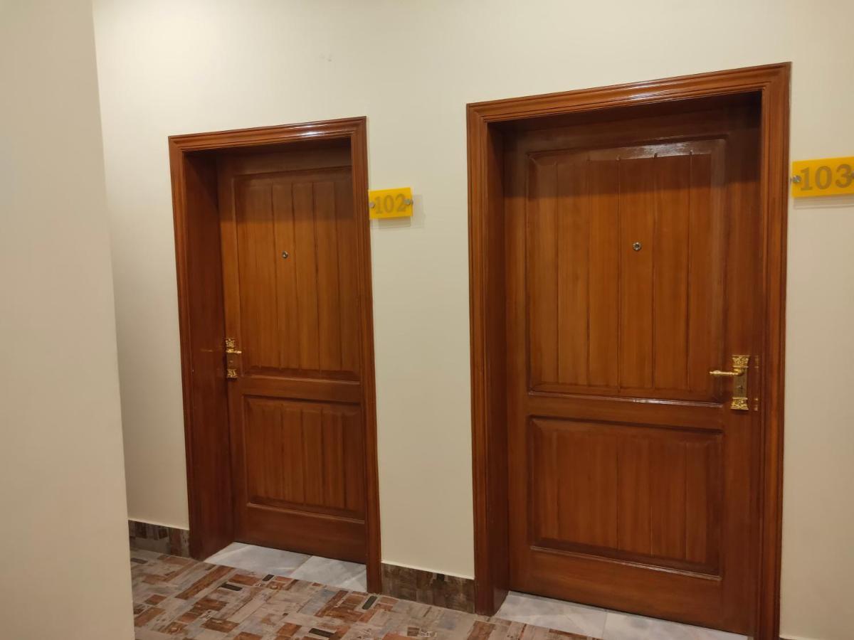 Hotel S.R. Lounge Multan Ngoại thất bức ảnh
