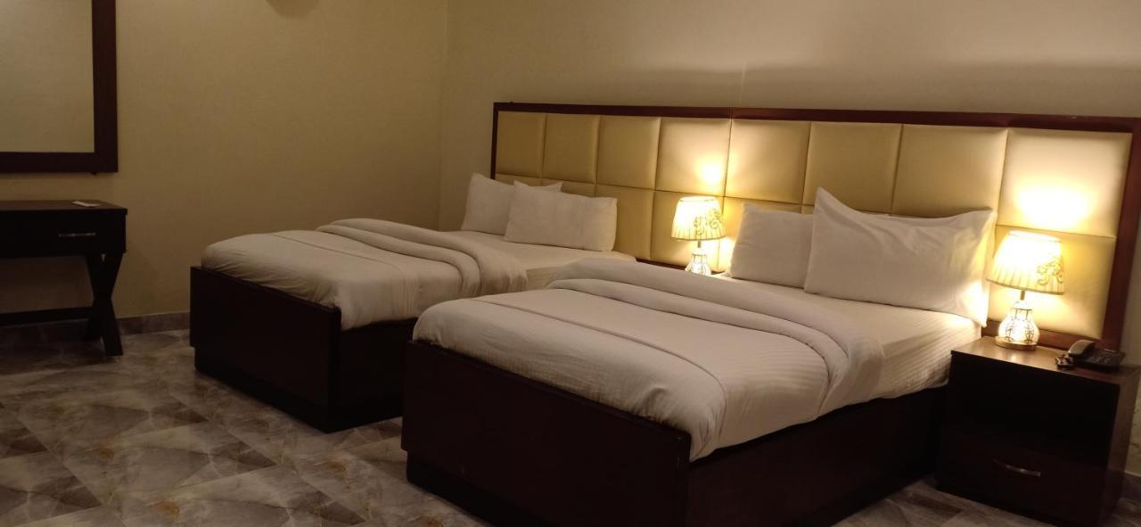Hotel S.R. Lounge Multan Ngoại thất bức ảnh