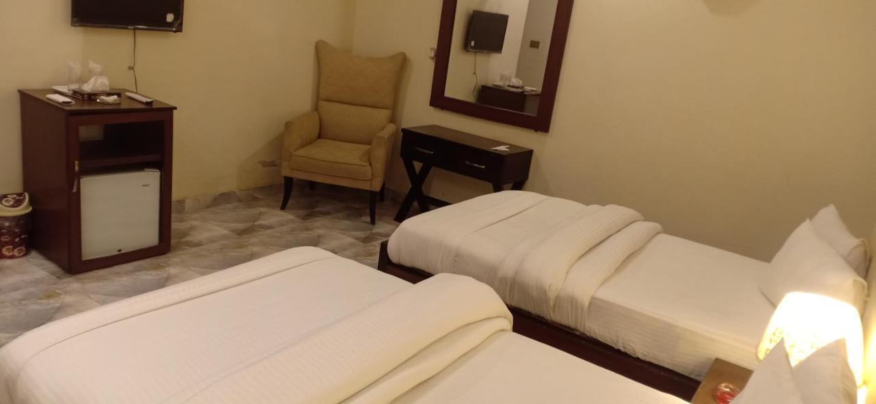 Hotel S.R. Lounge Multan Ngoại thất bức ảnh