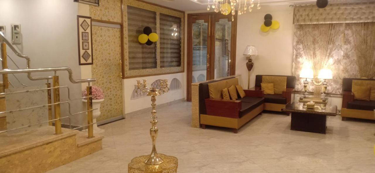 Hotel S.R. Lounge Multan Ngoại thất bức ảnh