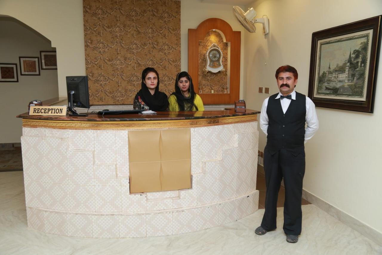Hotel S.R. Lounge Multan Ngoại thất bức ảnh