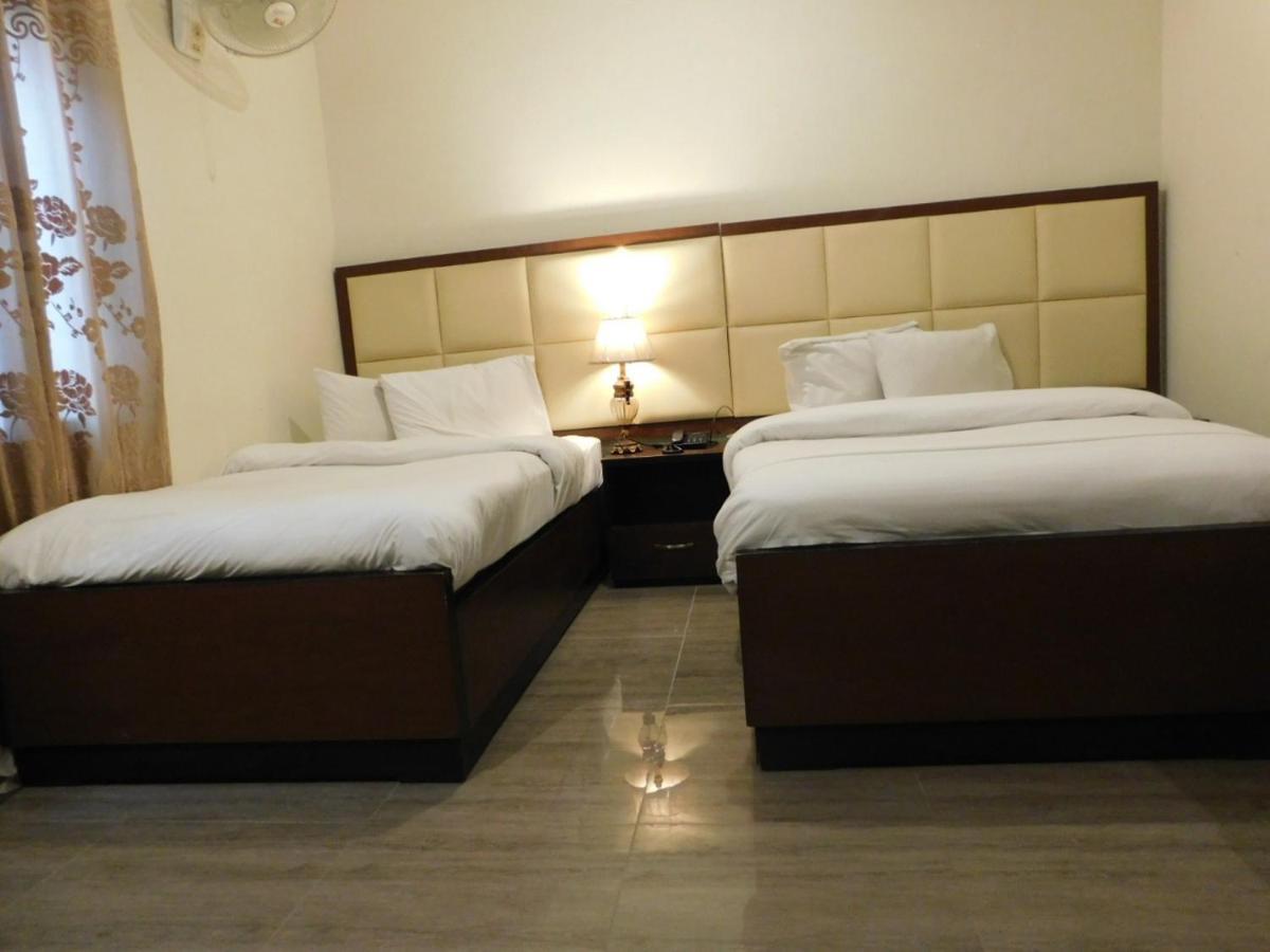 Hotel S.R. Lounge Multan Ngoại thất bức ảnh