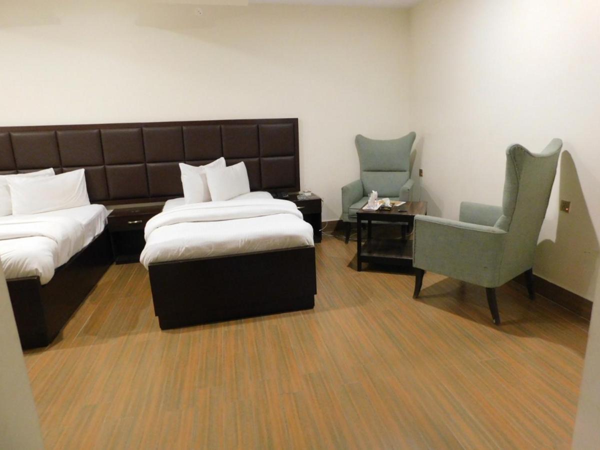 Hotel S.R. Lounge Multan Ngoại thất bức ảnh