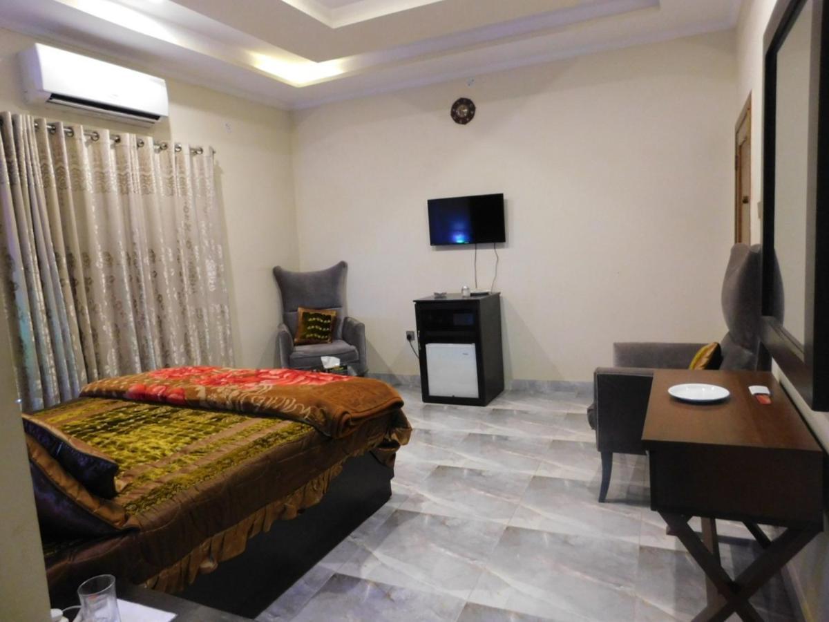 Hotel S.R. Lounge Multan Ngoại thất bức ảnh