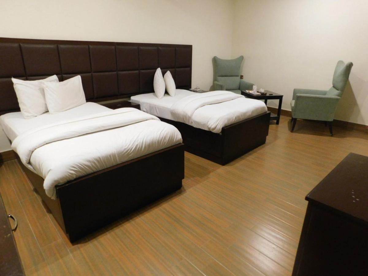 Hotel S.R. Lounge Multan Ngoại thất bức ảnh